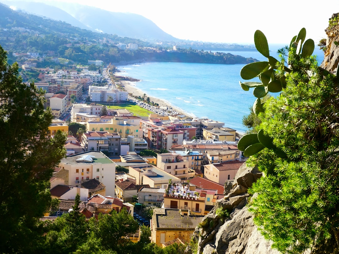 Motta San Giovanni | tuairimí Breathtaking na Sicile - Motta San Giovanni | Secret World Trip Planner