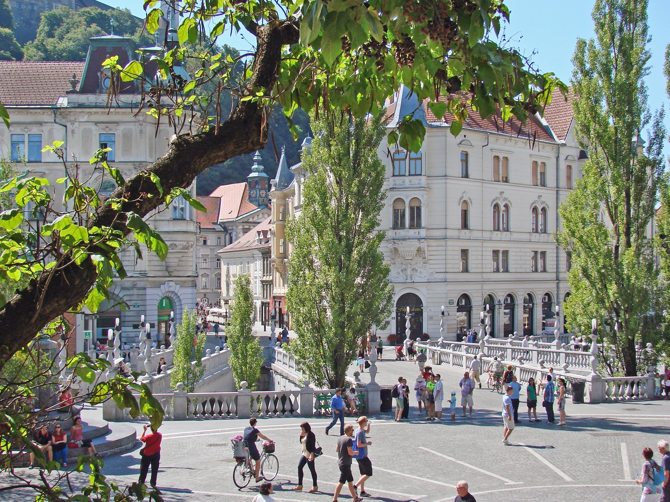 Ljubljana | Triple pont - Adamič-Lundrovo nabrežje 1 | Secret World Trip Planner
