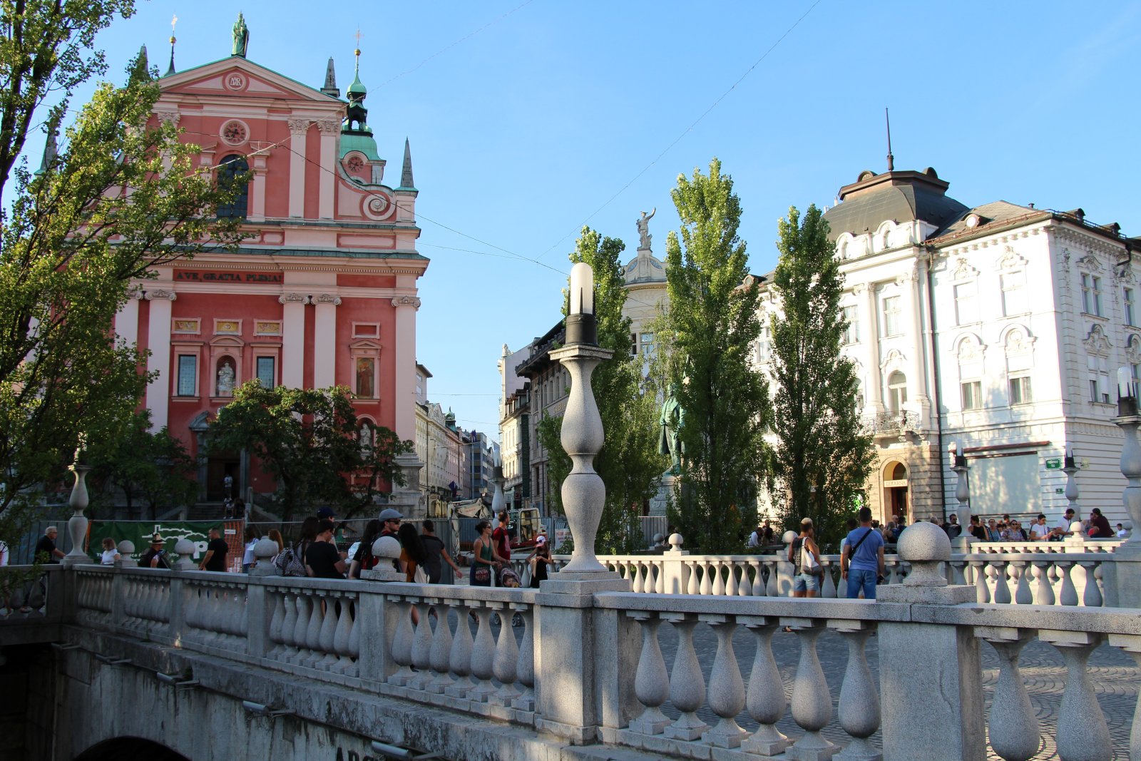 Ljubljana | Triple pont - Adamič-Lundrovo nabrežje 1 | Secret World Trip Planner