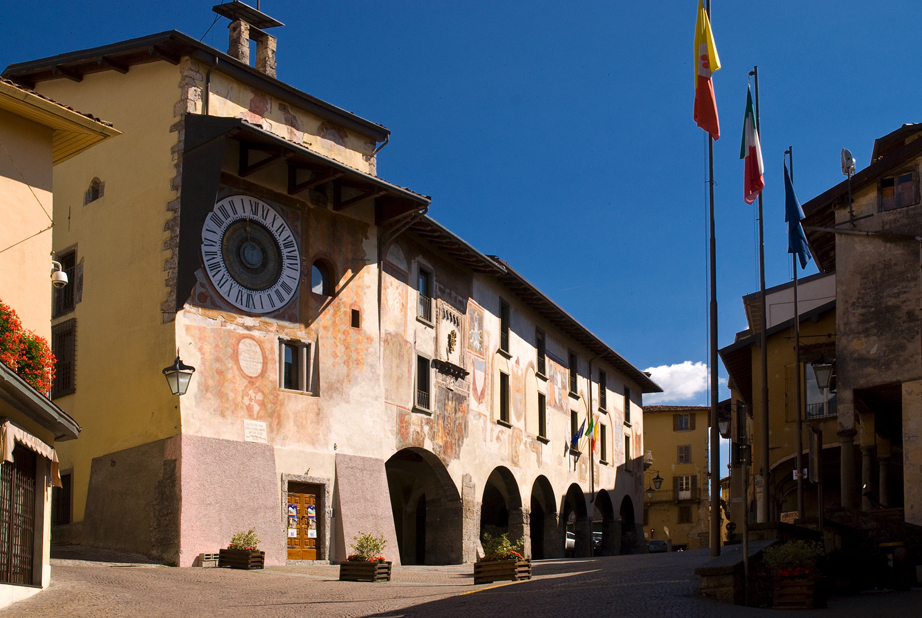 Clusone અને તેના વોચ - Clusone | Secret World Trip Planner