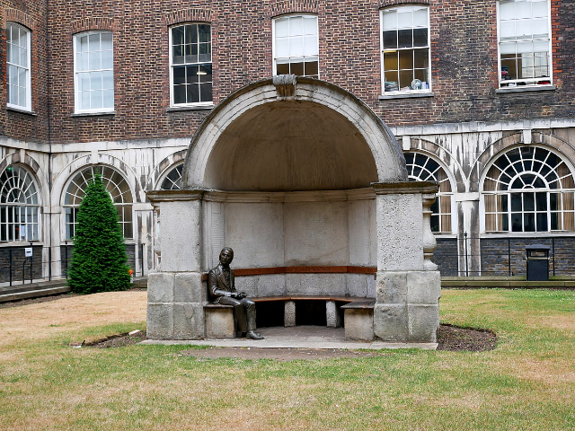 Alcove du vieux pont de Londres - Grove Rd. | Secret World Trip Planner
