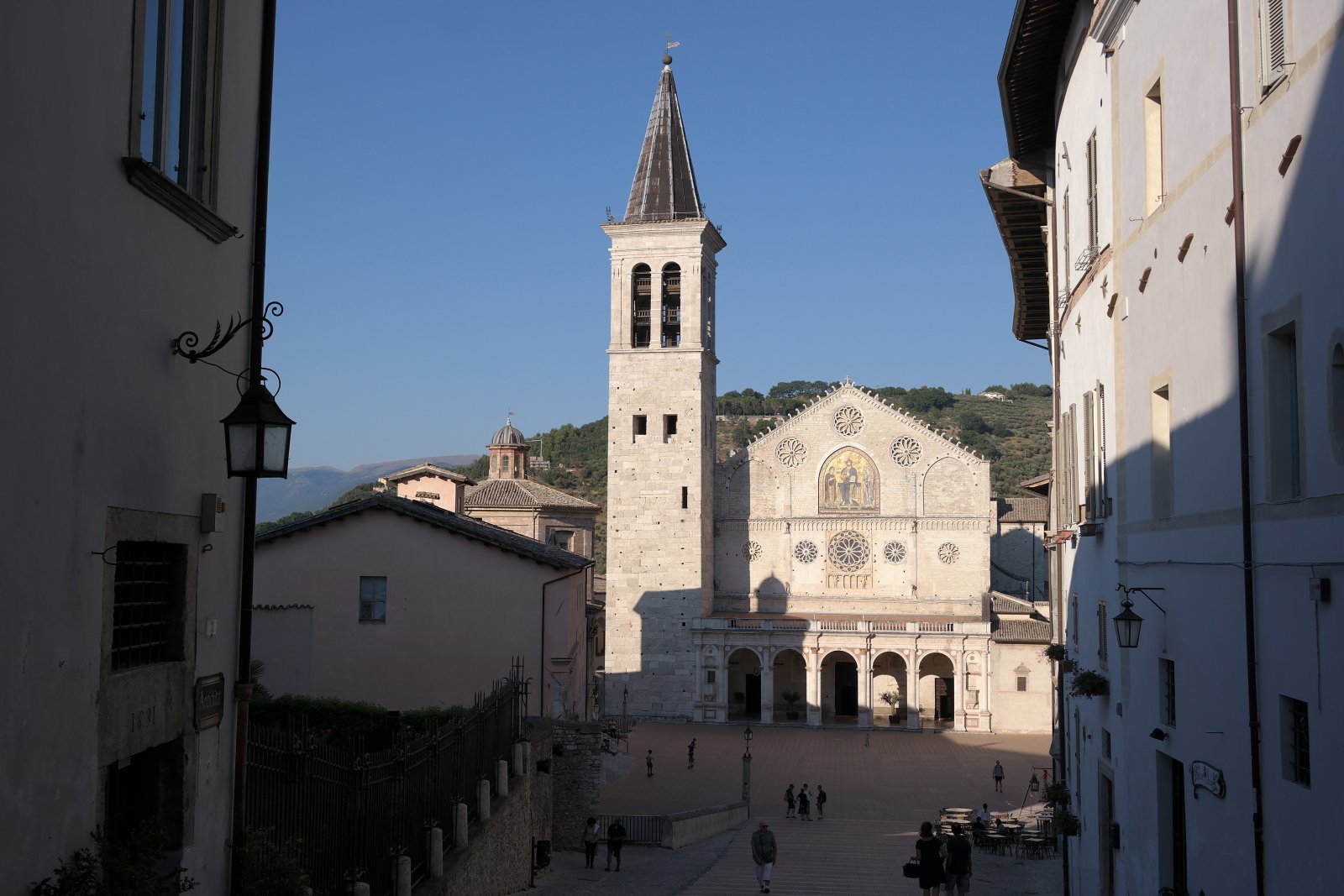 La facciata del Duomo di Spoleto - Spoleto | Secret World Trip Planner