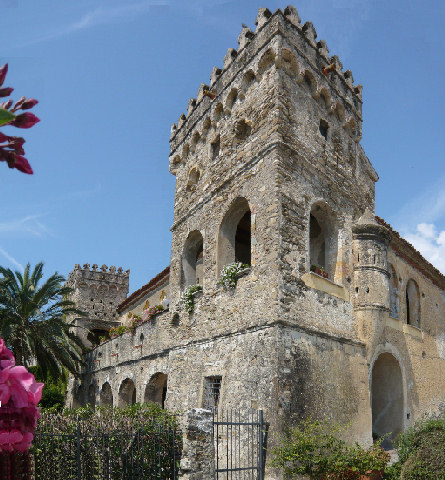 வின்சிப்ரோவா கோட்டை - Pioppi | Secret World Trip Planner