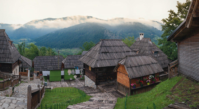 Village côtier : le village d'Emir Kusturica - Mokra Gora | Secret World Trip Planner