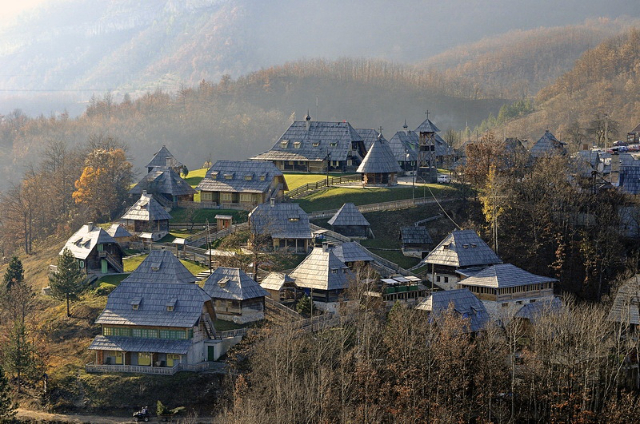 Village côtier : le village d'Emir Kusturica - Mokra Gora | Secret World Trip Planner