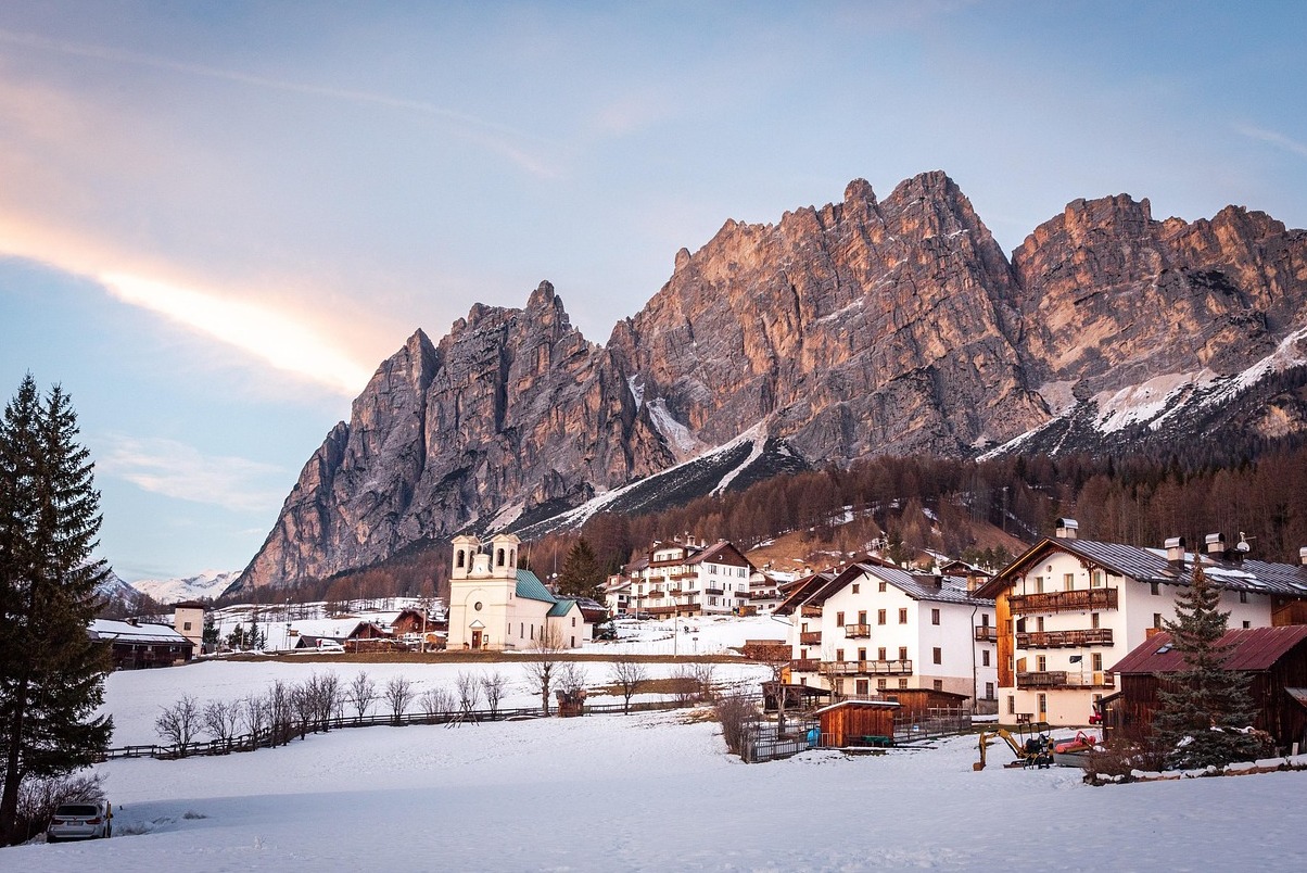 One of Italy ' s chicest സ്കീയിംഗ് റിസോർട്ടുകൾ,Cortina d'Ampezzo - Cortina d'Ampezzo | Secret World Trip Planner