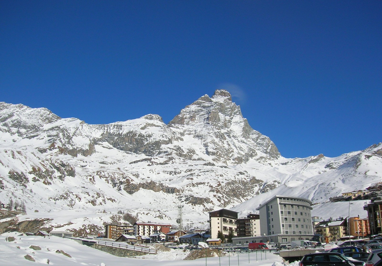 Cervinia è una località d'alta quota sulle Alpi - Breuil-Cervinia | Secret World Trip Planner