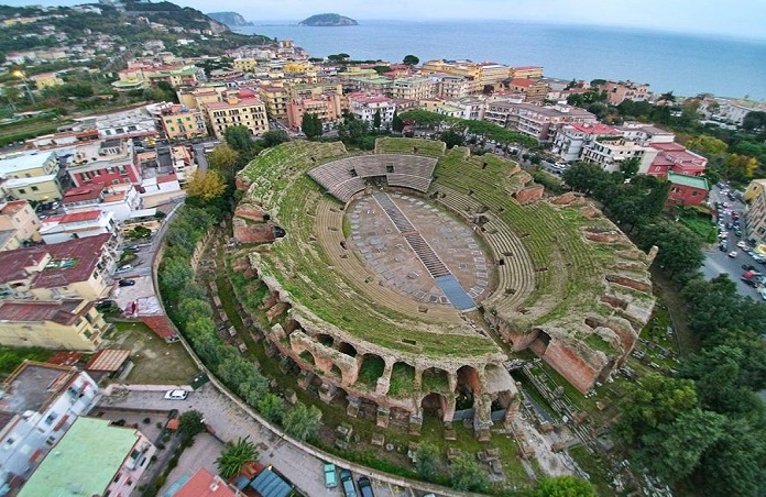 ポッツオーリとイタリアで3°最大のローマ円形劇場 - Pozzuoli | Secret World Trip Planner