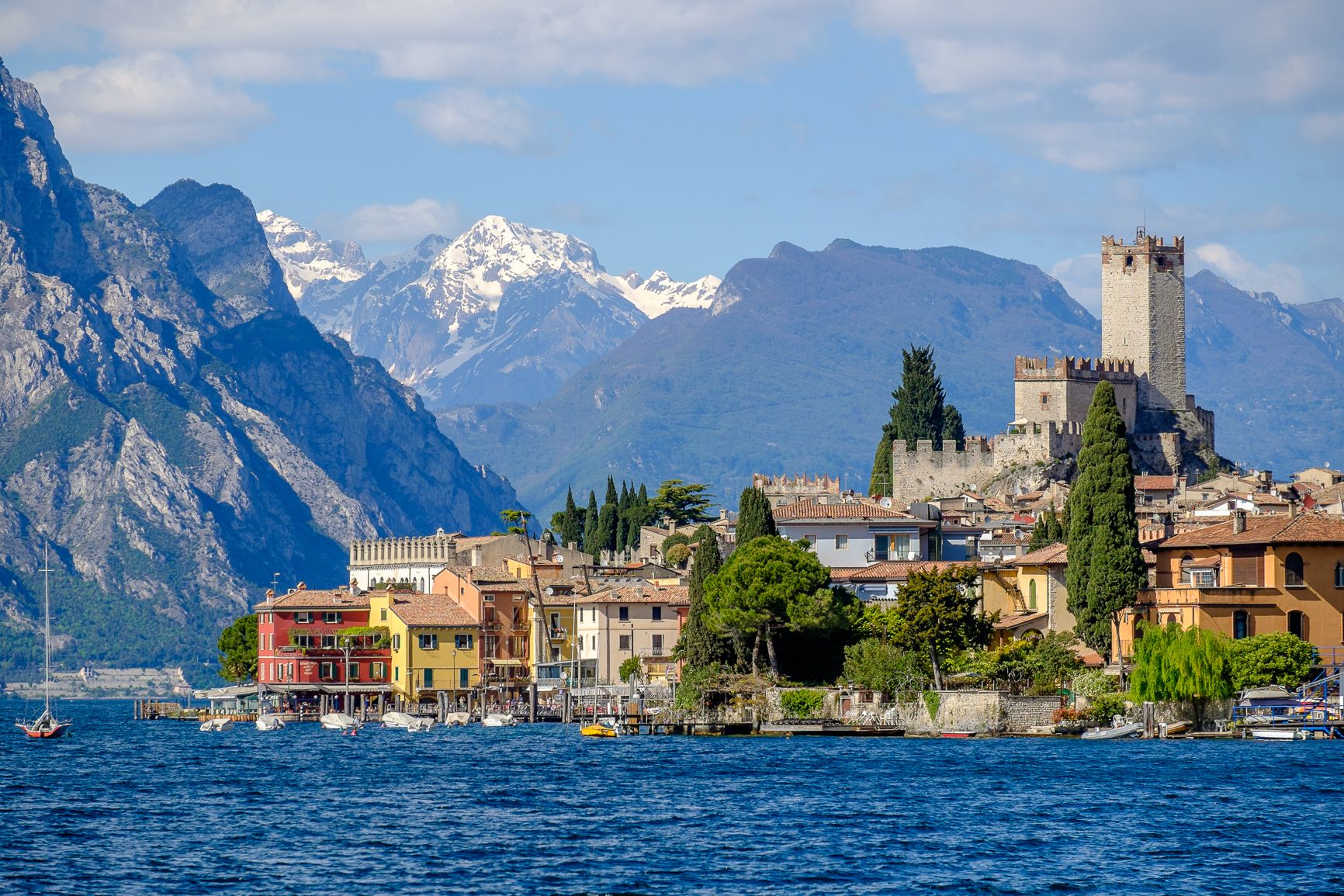 湖の真珠と呼ばれるマルセイユ - Malcesine | Secret World Trip Planner