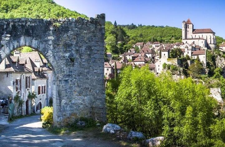 Saint-Cirq Lapopie,Le village qui a ensorcelé André Breton — Saint-Cirq-Lapopie