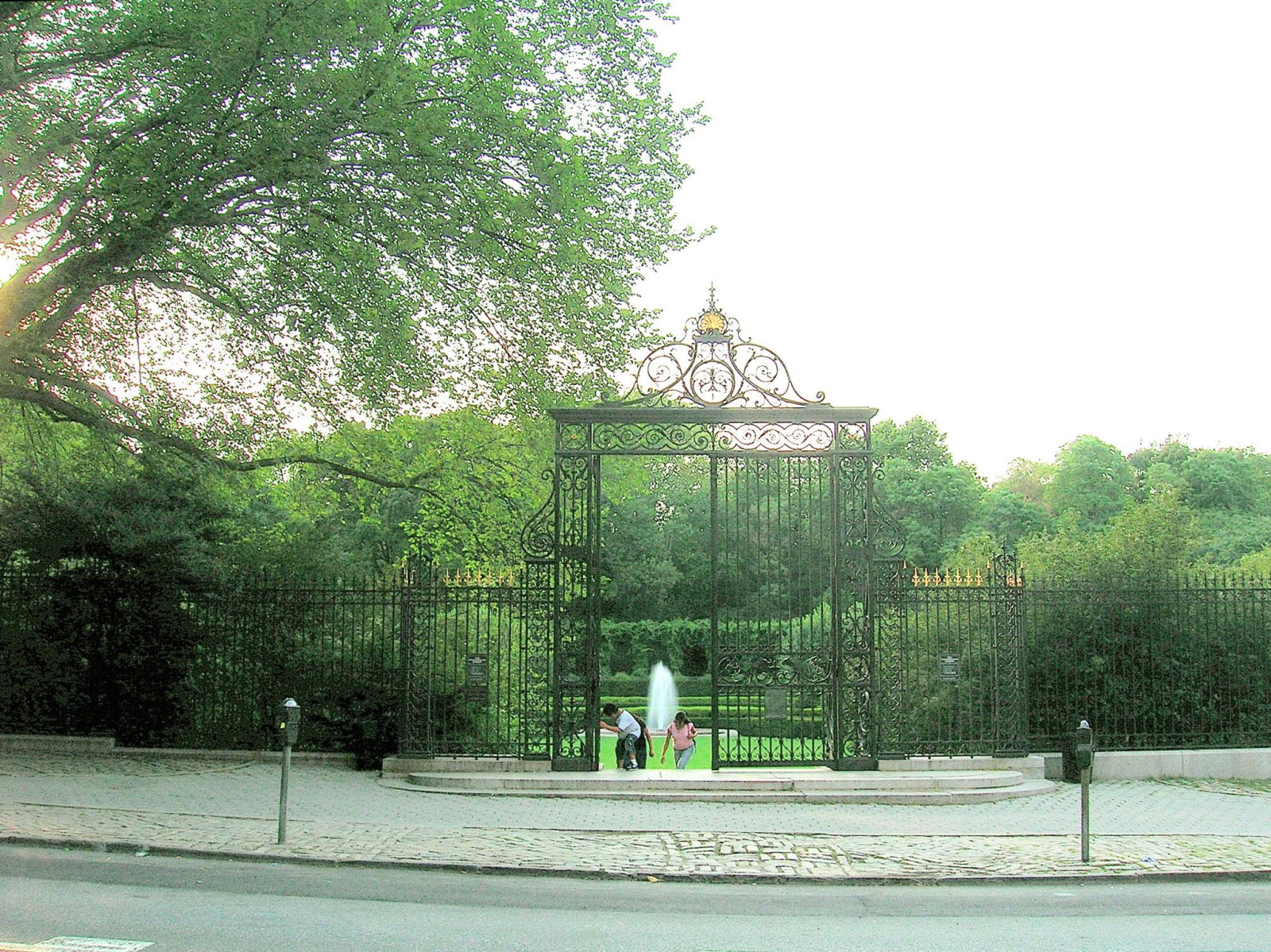 Frances Hodgson Burnett Memorial Fonte - New York | Secret World Trip Planner