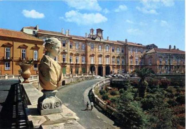 Portici jauregia - Portici | Secret World Trip Planner