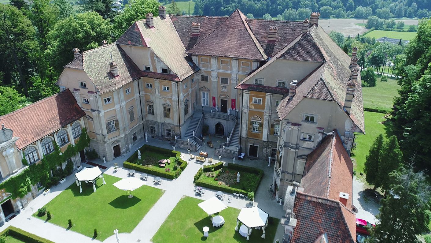 Palazzo Statenberg Manor — Grad 89