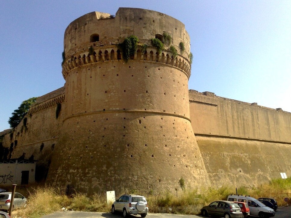 Castelul din Crotone - Crotone | Secret World Trip Planner