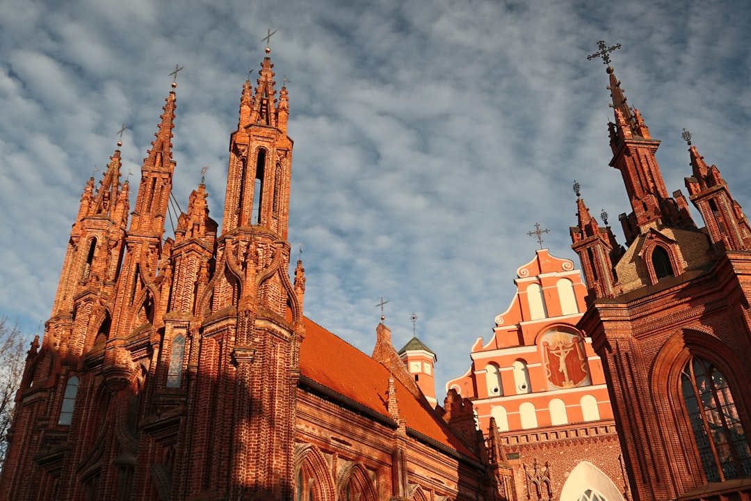 Complexe de l'église Sainte-Anne et Bernardine à Vilnius - Vilnius | Secret World Trip Planner