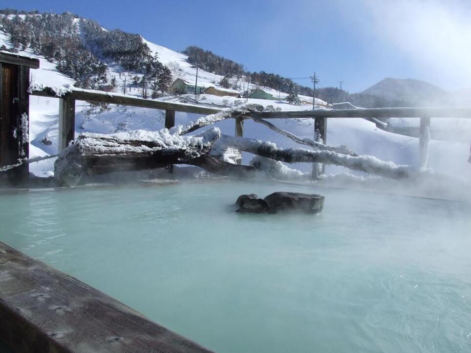 Manza Onsen : une station thermale sur le Mont Shirane — Tsumagoi