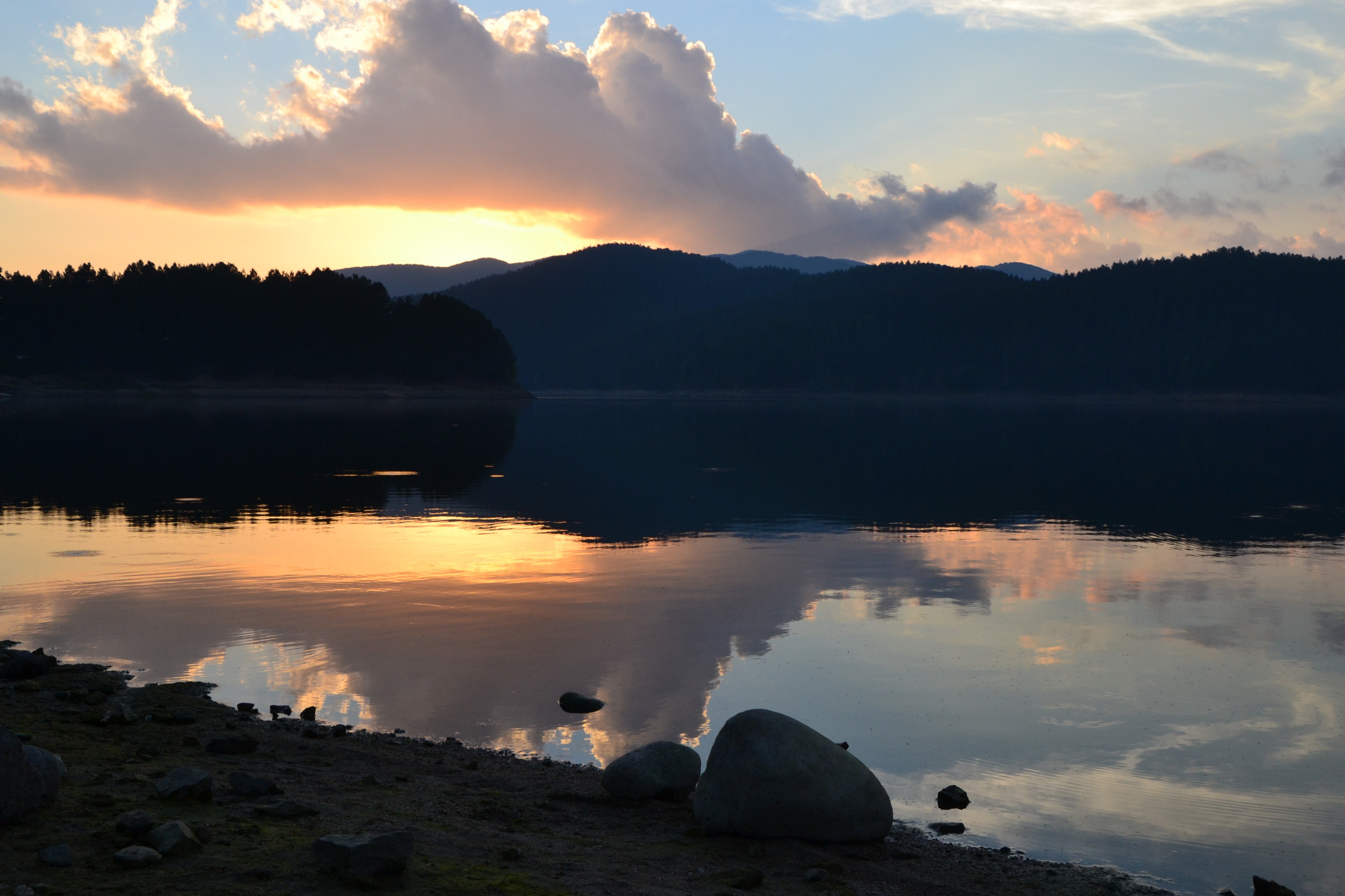 جھیل امپولینو - Lago Ampollino | Secret World Trip Planner