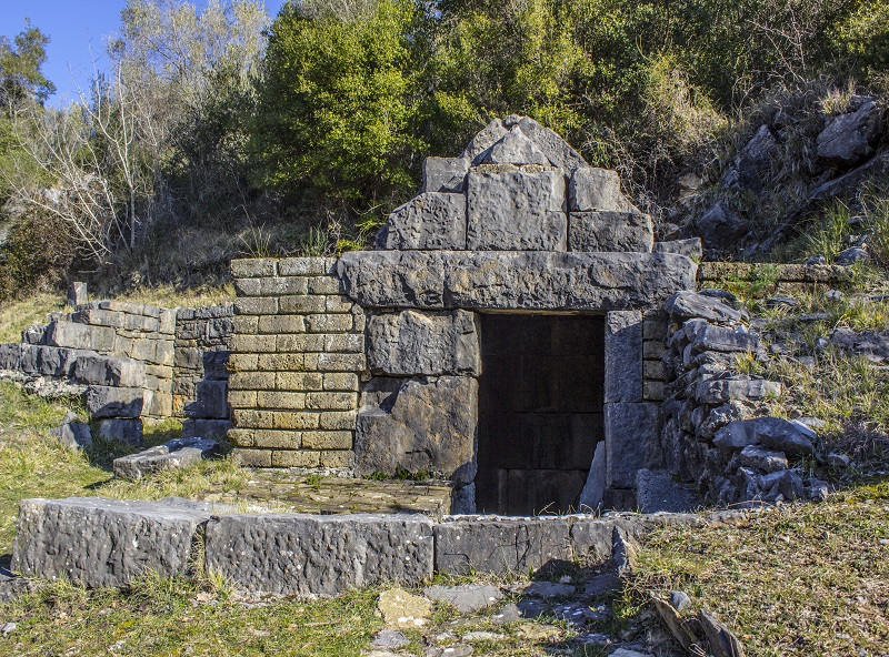 Rókagliorosa - Roccagloriosa | Secret World Trip Planner