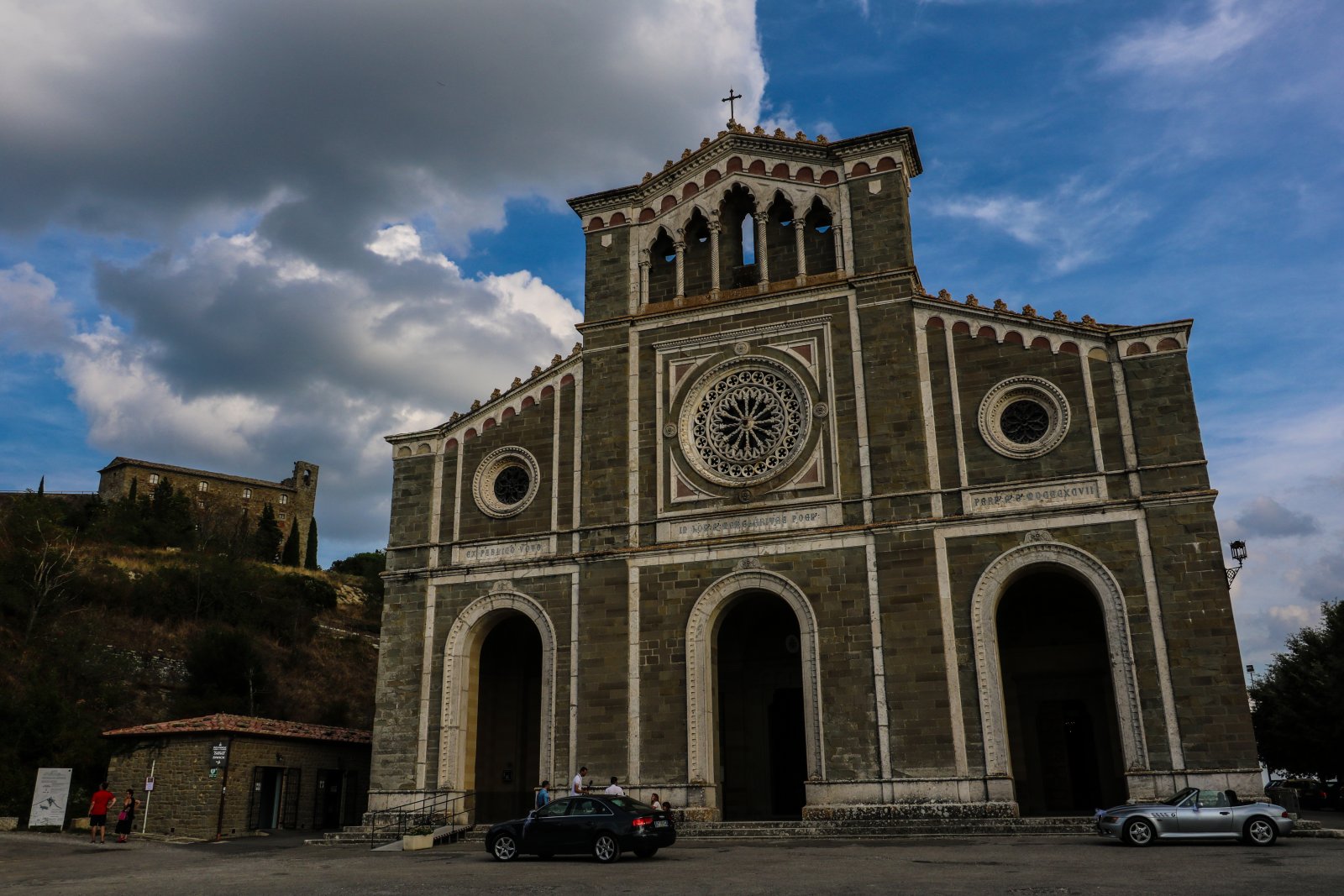 সুন্দরী বালিকা - Cortona | Secret World Trip Planner