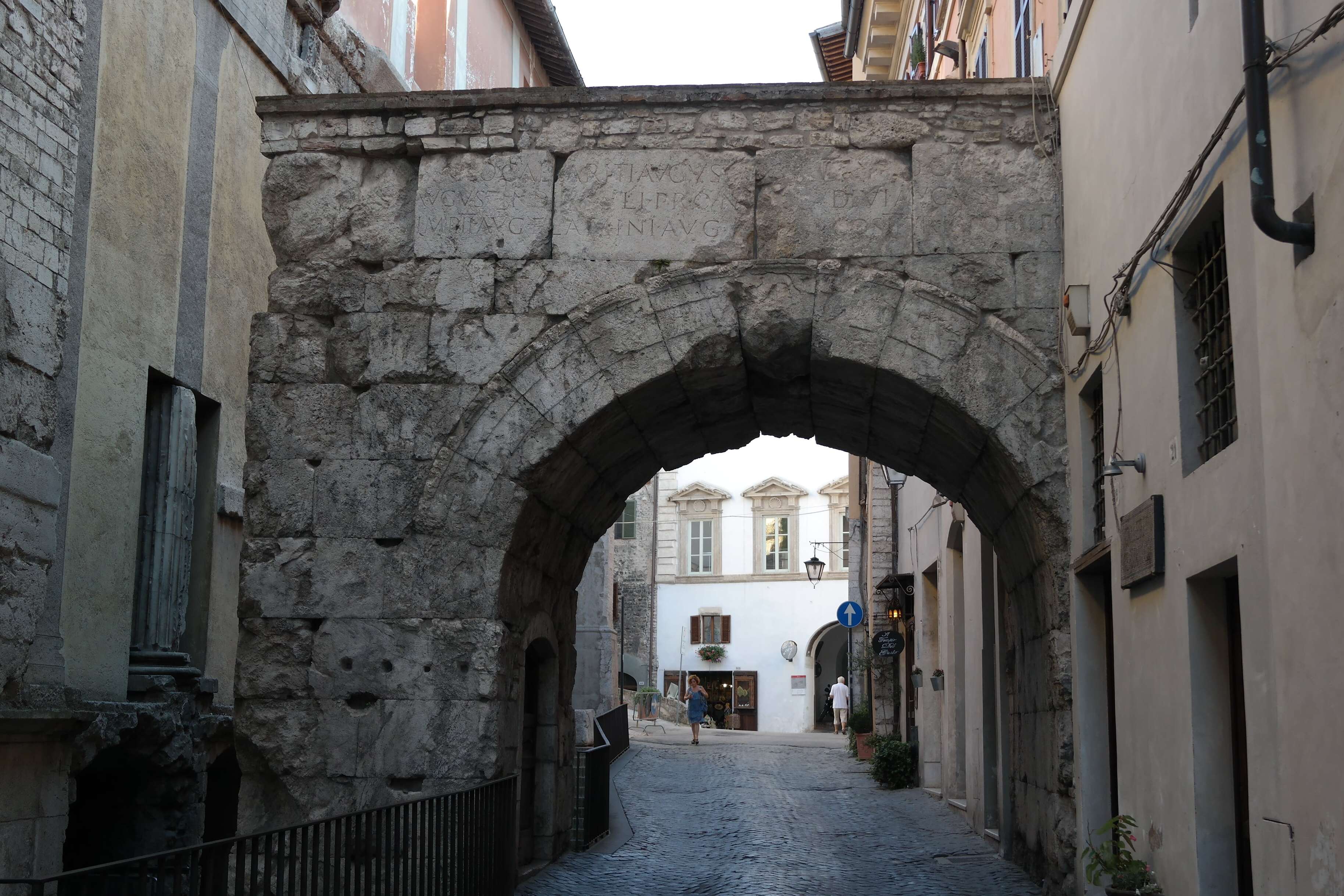 Arco di Druso e Germanico - Spoleto | Secret World Trip Planner