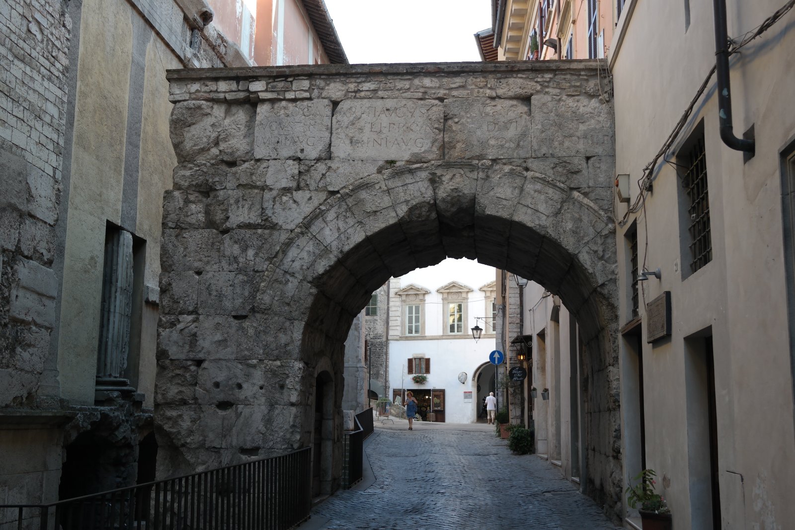 Arco di Druso e Germanico - Spoleto | Secret World Trip Planner