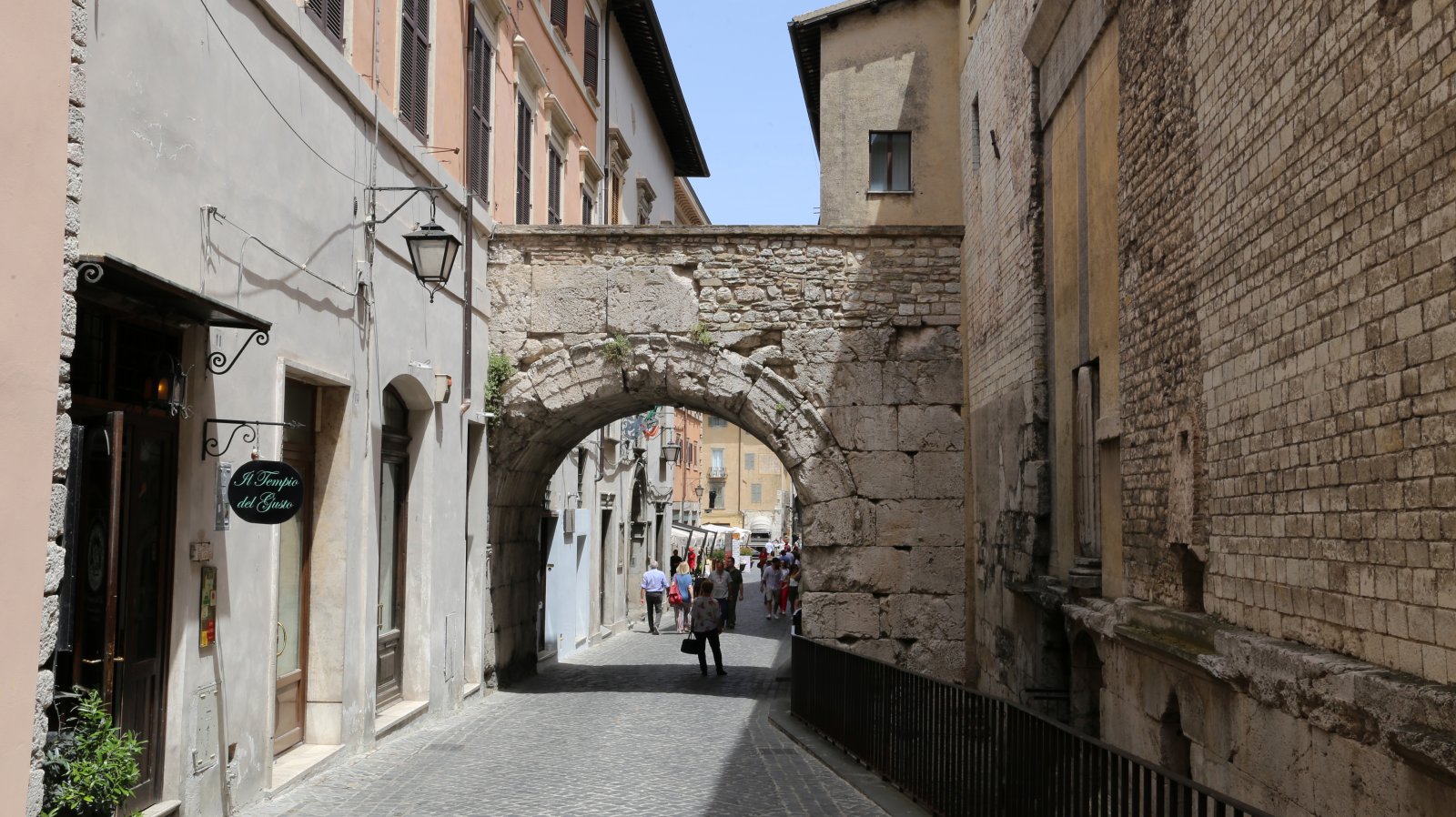 Arco di Druso e Germanico - Spoleto | Secret World Trip Planner