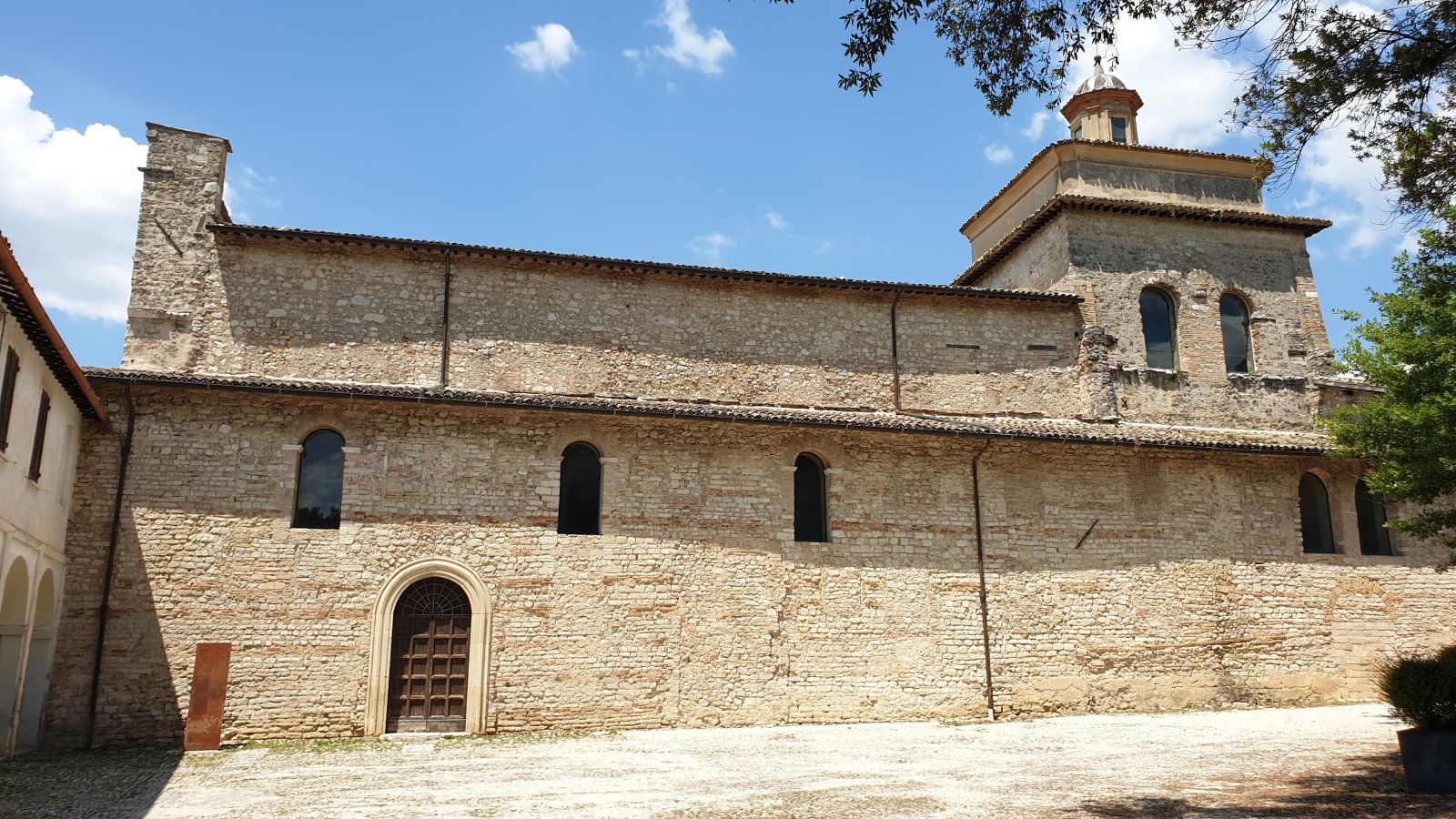 Basilique de San Salvatore - Spoleto | Secret World Trip Planner