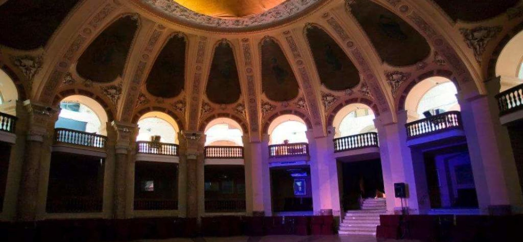Salone Margherita, първото кафене-шантан в Италия - Napoli | Secret World Trip Planner