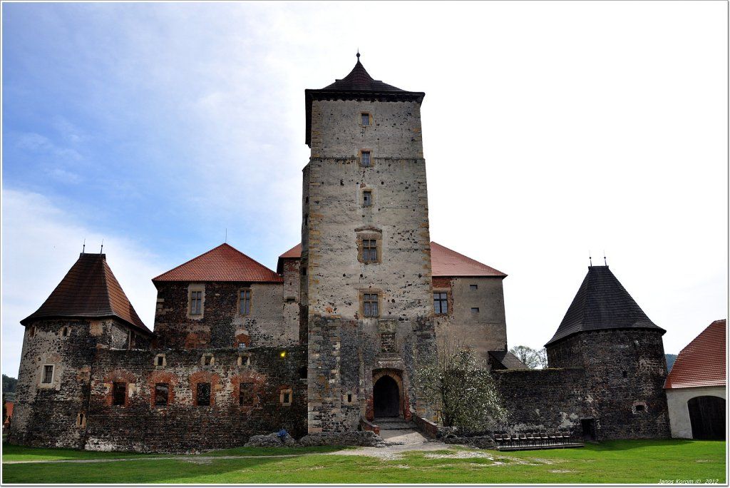 Château de Svihov - ?erné jezero | Secret World Trip Planner