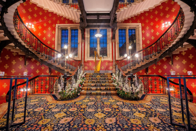 Escalier du St. Pancras Renaissance Hotel London - Euston Rd | Secret World Trip Planner