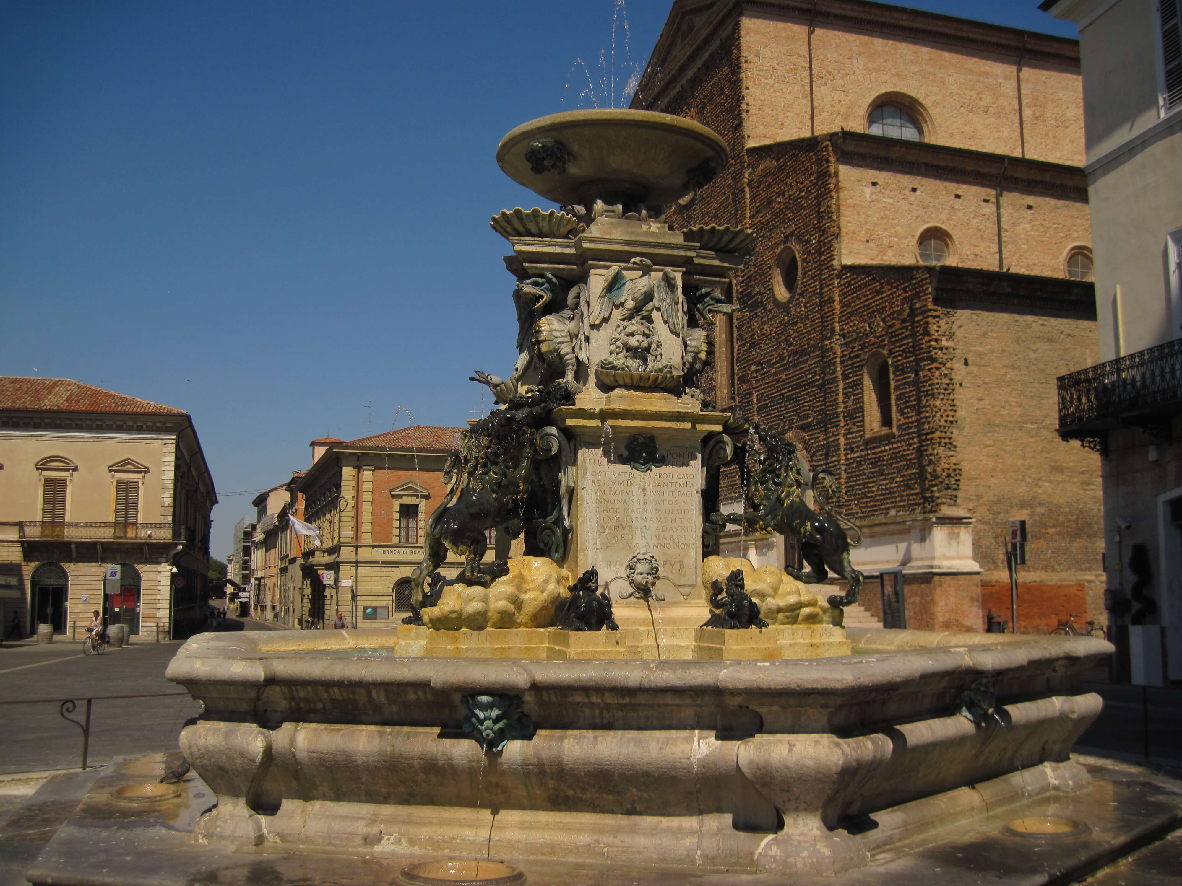 মনুমেন্টাল ফোয়ারা - Faenza | Secret World Trip Planner