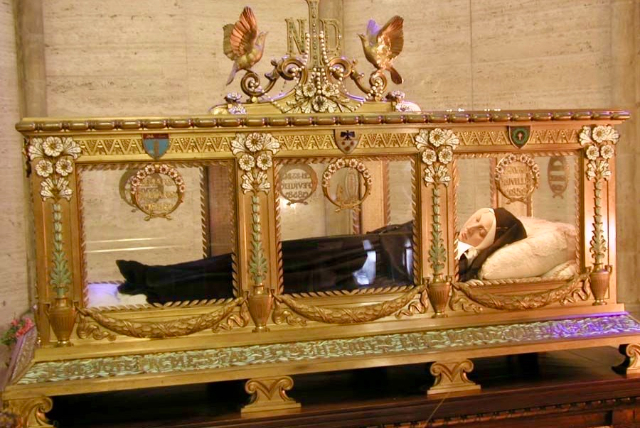 La non del tutto incorruttibile Santa Bernadette di Lourdes — Nevers