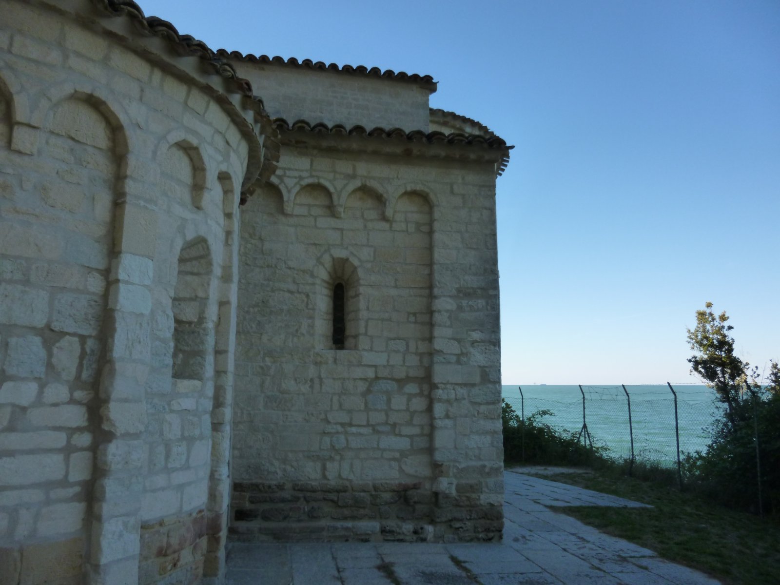 Portonovo Püha Maarja kirik - Portonovo, Ancona | Secret World Trip Planner
