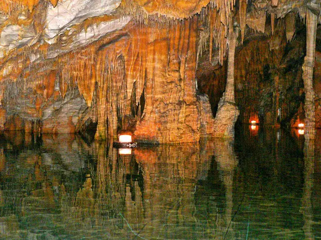 Les grottes de Diros : un pays des merveilles souterrain dans le Péloponnèse - Pyrgos Dirou | Secret World Trip Planner