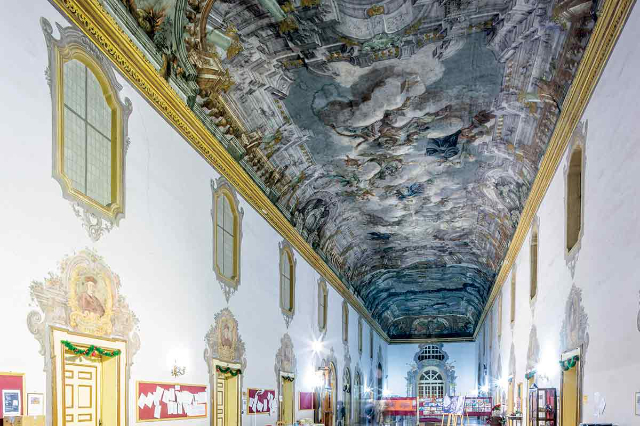 Dove si trova il più grande dipinto su tela al mondo?  - Maddaloni | Secret World Trip Planner