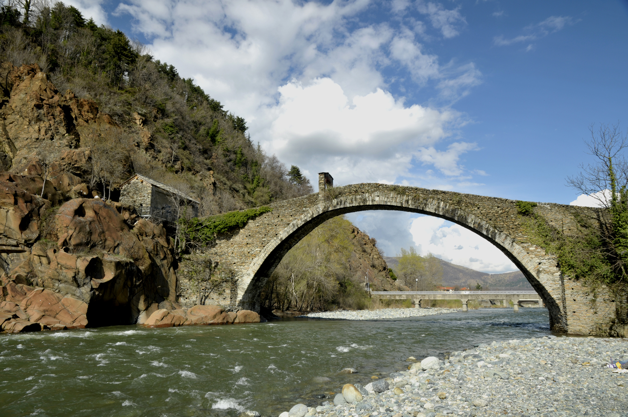 டெவில்ஸ் பாலம் - Lanzo Torinese | Secret World Trip Planner