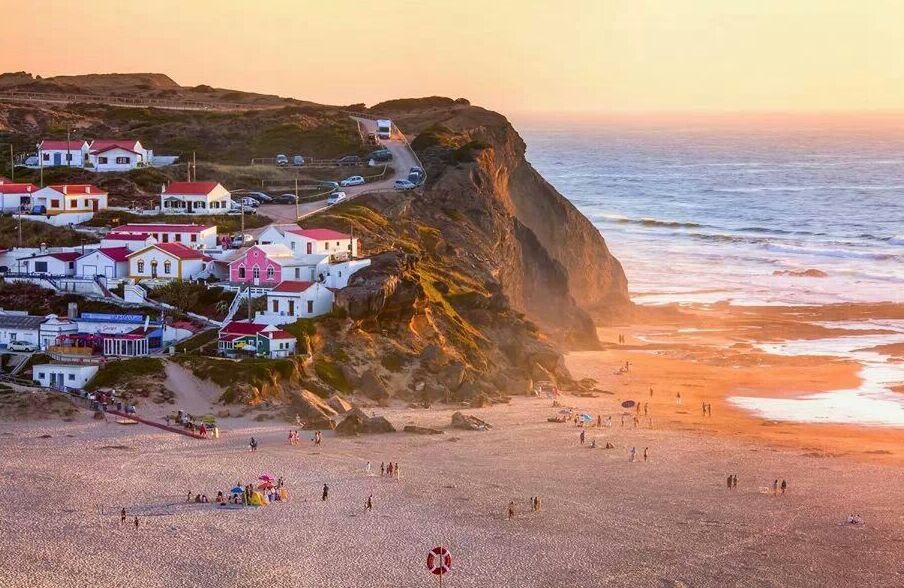 Monte Clérigo est, peut-être, l'un des villages les plus pittoresques du Portugal. I — Aljezur