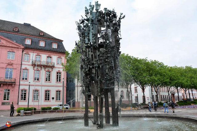 Karnevalsbrunnen - Mainz | Secret World Trip Planner
