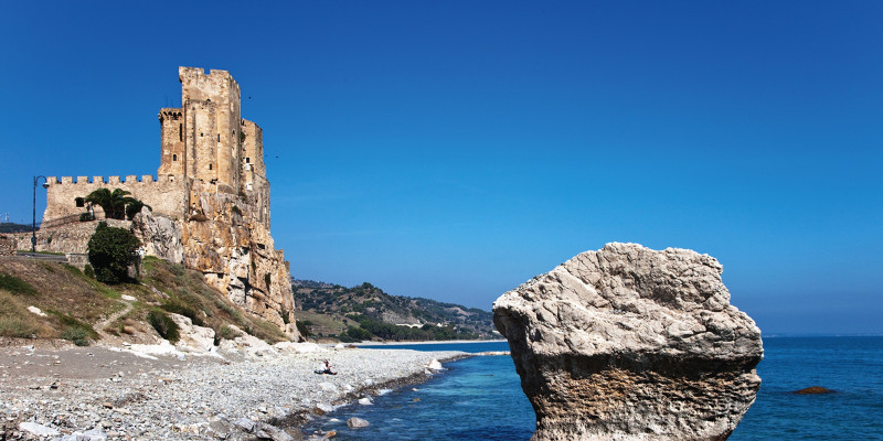 Lâu đài Frederick Templar - Roseto Capo Spulico | Secret World Trip Planner