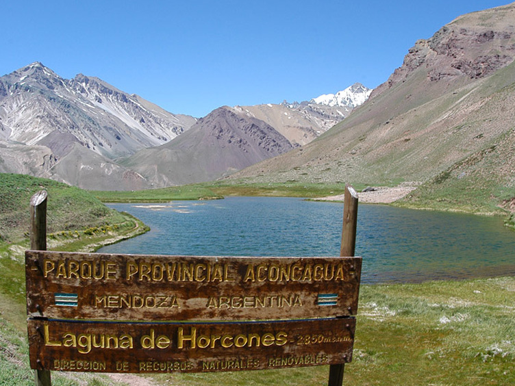 La lagune Horcones dans le parc national de l'Aconcagua — Las Heras