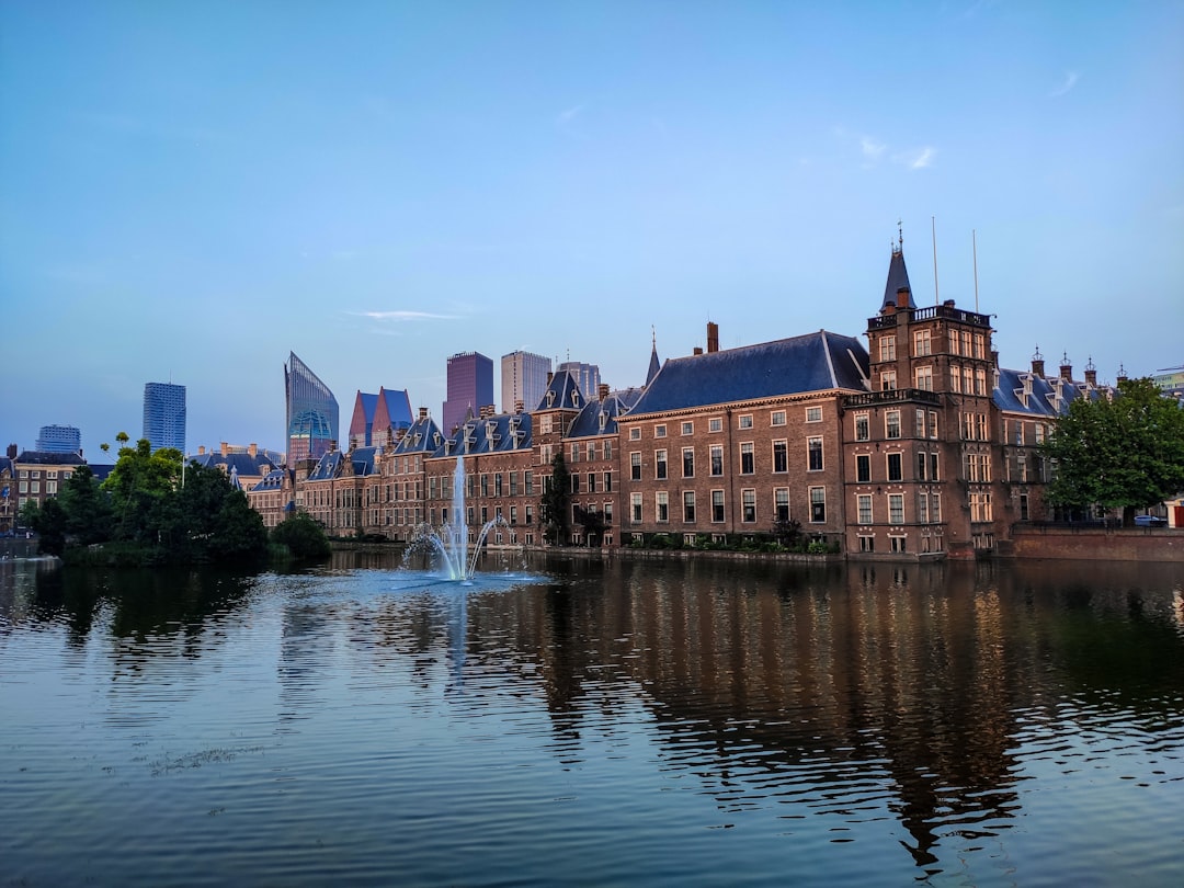 Hague | The Binnenhof (Anglais : Inner Court) - L'Aia | Secret World Trip Planner
