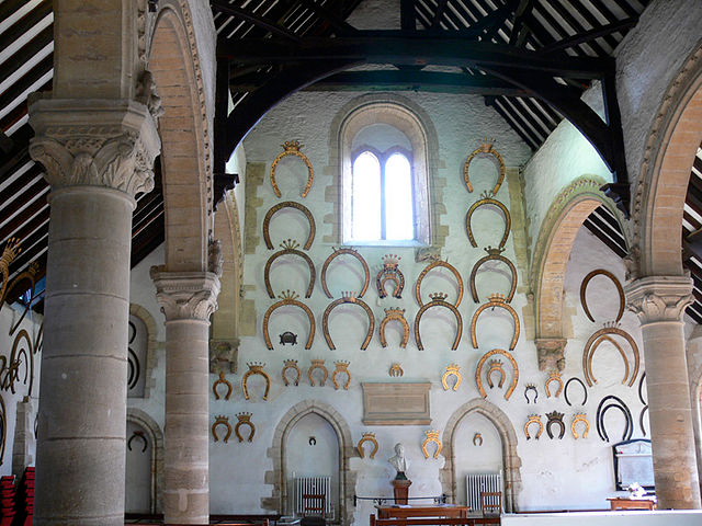 Fers à cheval du château d'Oakham - Castle Grounds Market Place | Secret World Trip Planner
