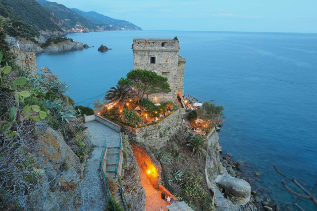 ಮೊಂಟೆರೊಸೊ ಕ್ಯಾಸಲ್ - Monterosso al Mare | Secret World Trip Planner