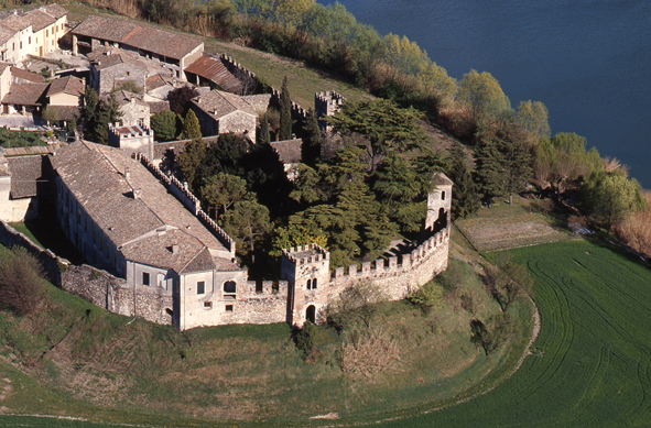 กาสเตลาโรลากูเซลโล - Castellaro Lagusello | Secret World Trip Planner