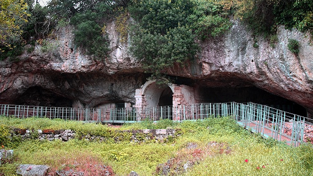 Archeologický a přírodní park Santa Maria di Agnano - SS16 Adriatica | Secret World Trip Planner