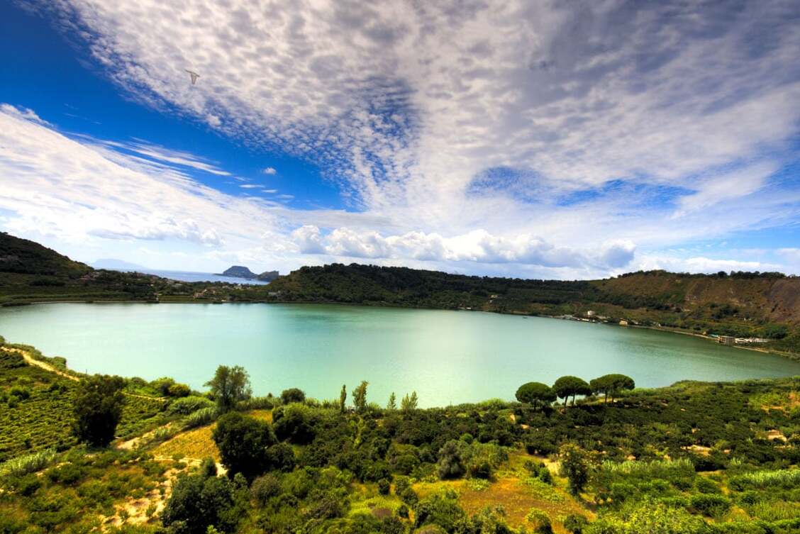 Le lac d'Averno - Lago d'Averno | Secret World Trip Planner