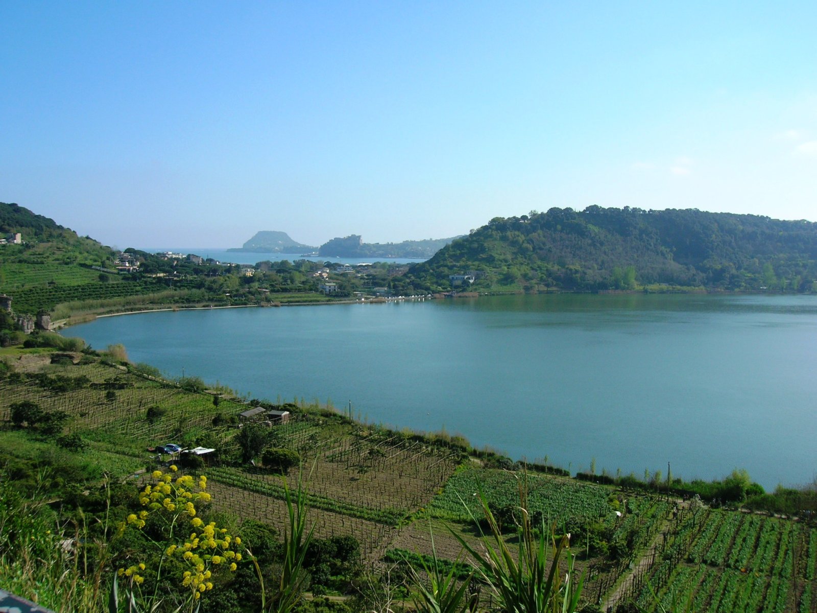 Le lac d'Averno - Lago d'Averno | Secret World Trip Planner