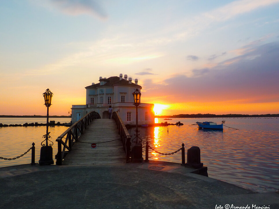 Le lac Fusaro et la belle Casina Vanvitelliana - Lago Fusaro | Secret World Trip Planner
