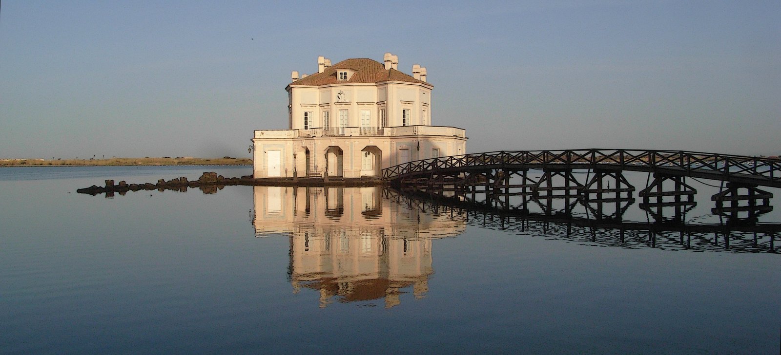Le lac Fusaro et la belle Casina Vanvitelliana - Lago Fusaro | Secret World Trip Planner