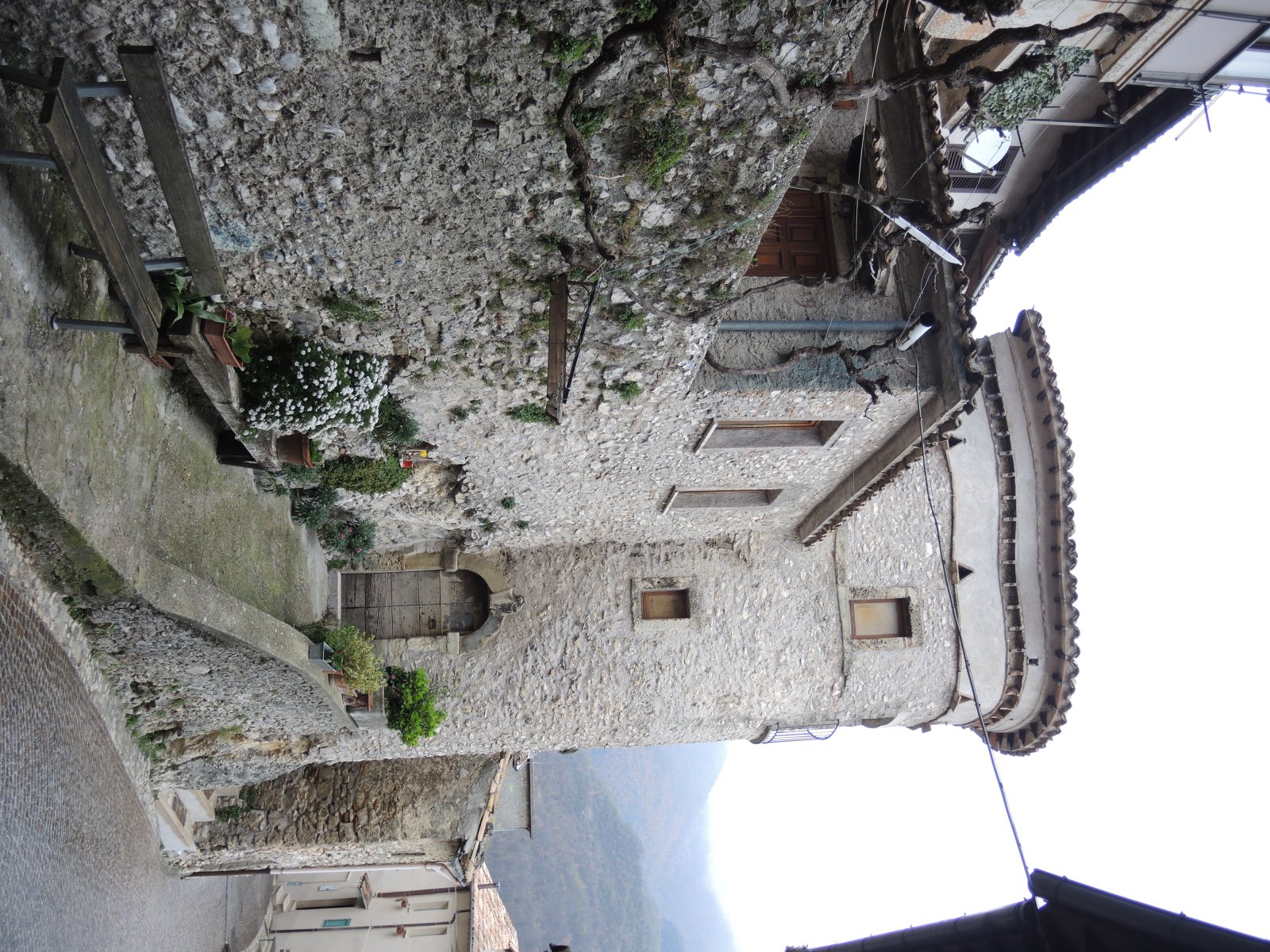 Castel di Tora ed il Lago del Turano - Castel di Tora | Secret World Trip Planner
